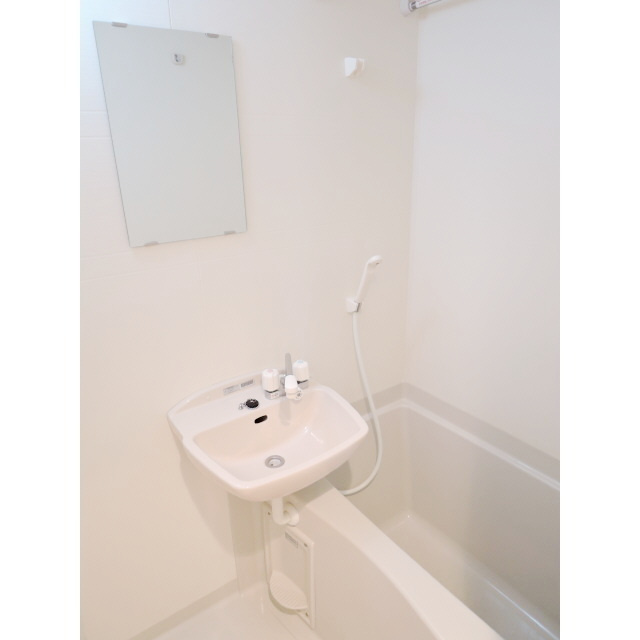 プレール・ドゥーク赤羽の内装|明るい色調の室内です