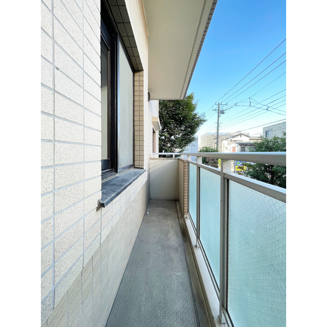 ルクレ川口イーストのバルコニー|暖かな日差しのふりそそぐバルコニー