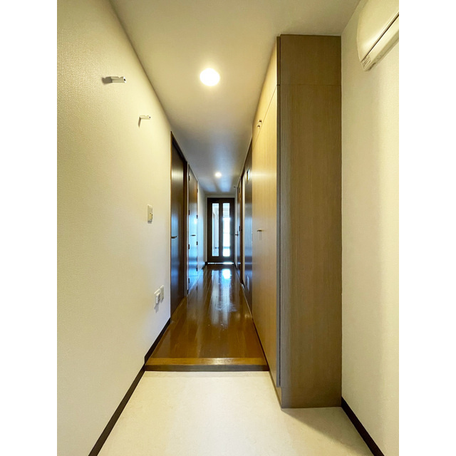 ルクレ川口イーストの玄関|収納もある玄関です