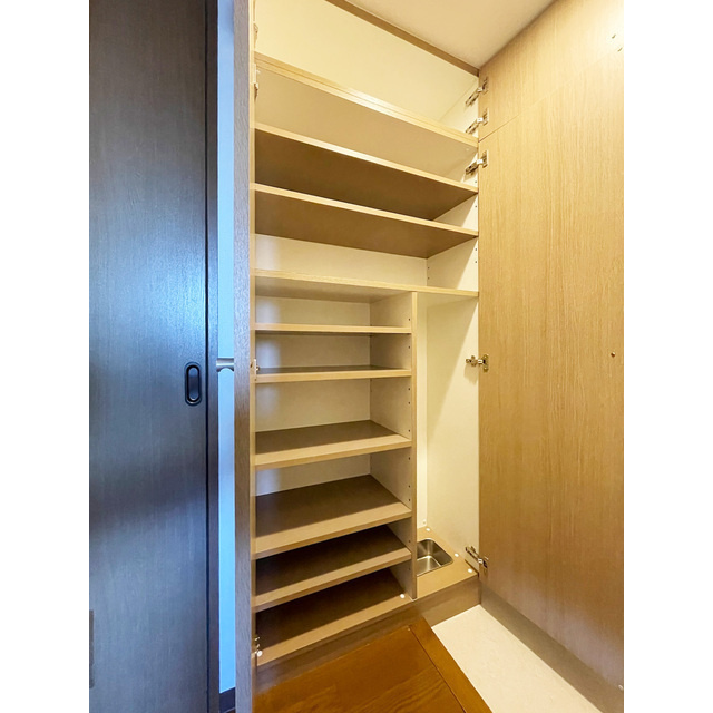 ルクレ川口イーストの玄関|靴箱