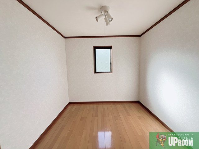 岩倉市中本町貸家の居間・リビング