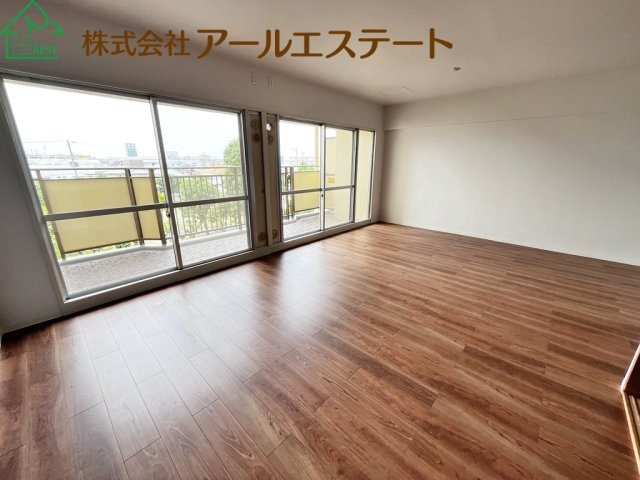 藤和東加古川ハイタウンC棟　JR「東加古川駅」徒歩15分の居間・リビング