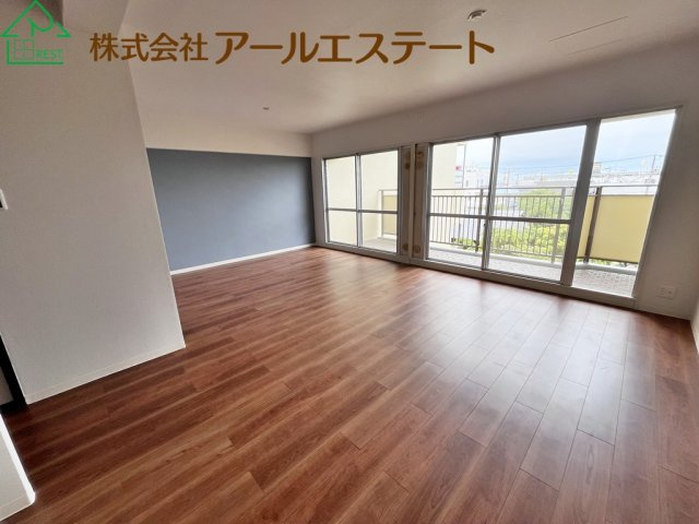 藤和東加古川ハイタウンC棟　JR「東加古川駅」徒歩15分の居間・リビング