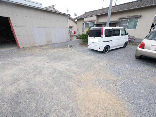 佐藤借家の駐車場
