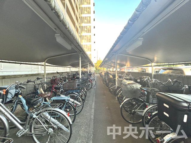 ボナハイツ中川3号棟の駐輪場|【自転車置き場】最新の空き状況や費用などの詳細は担当スタッフまでお問い合わせください。