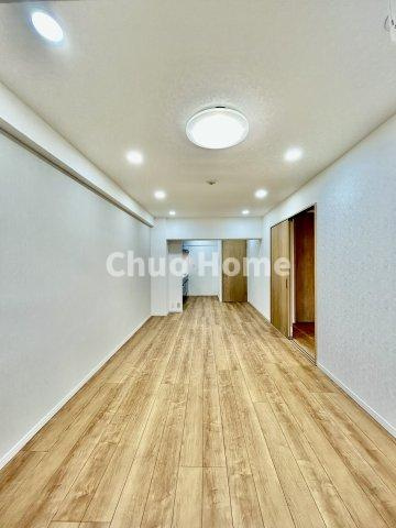 ボナハイツ中川3号棟の居間・リビング|【居間・リビング】「ＬＤＫは家族団らんをデザイン」広いＬＤＫでは家族が集まり一緒の時間を過ごせる工夫がされております。何気ない一日の当たり前のひとコマがいつか一生の宝物になります