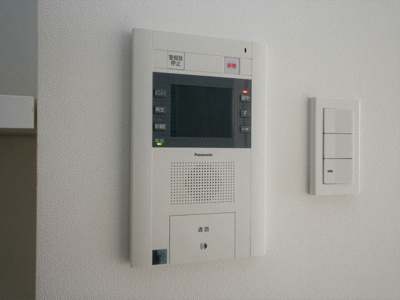 【セキュリティ】 | エグゼ西大阪 | モニター付きインターホンです