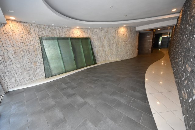 セレニテ本町エコートのエントランス