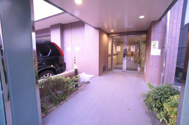 ラ・プラージュ段原のエントランス|ゆとりのあるエントランスです