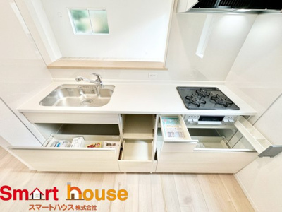 【キッチン】 | 相模原市中央区共和　新築戸建 | キッチンワークしながら大切な家族との会話を楽しむ。家族のコミュニケーションが生まれるキッチンです♪