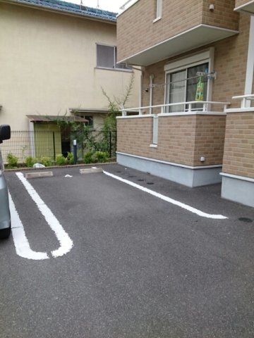 ベル・エトワールＢの駐車場|駐車場があるので、車を買う予定の方も安心です