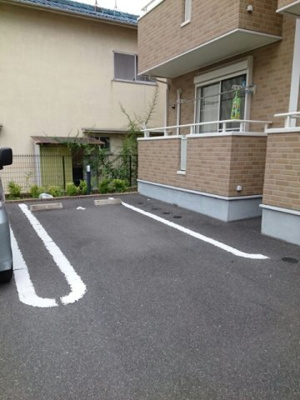 【駐車場】 | ベル・エトワールＢ | 駐車場があるので、車を買う予定の方も安心です