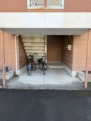 プラドール　C棟のエントランス