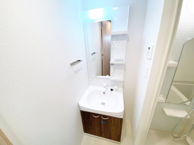 【独立洗面台】 | スワンズシティ大阪エスクレア | 朝の支度にも助かる、独立の洗髪洗面化粧台