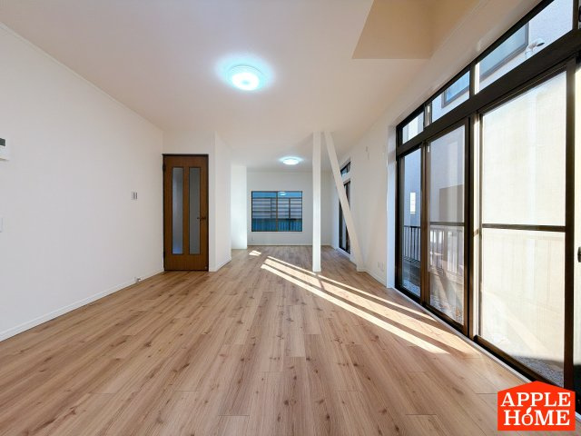 さいたま市北区宮原町　中古戸建の居間・リビング|クロス張替え済み