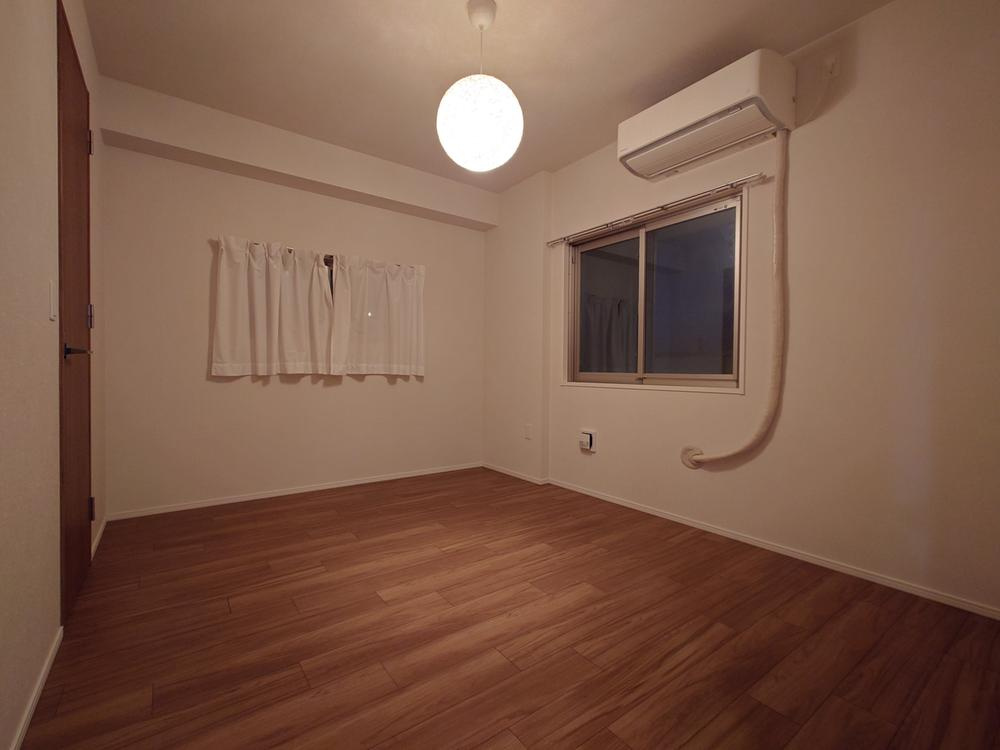 ユニハイム枚方牧野の洋室|洋室6.5帖　角部屋
■物件内覧・資金計画相談・住宅ローン相談、リフォーム相談、お問合せ受付中■
※当日・翌日のご内覧、ご相談はお電話でのお問合せがスムーズです！