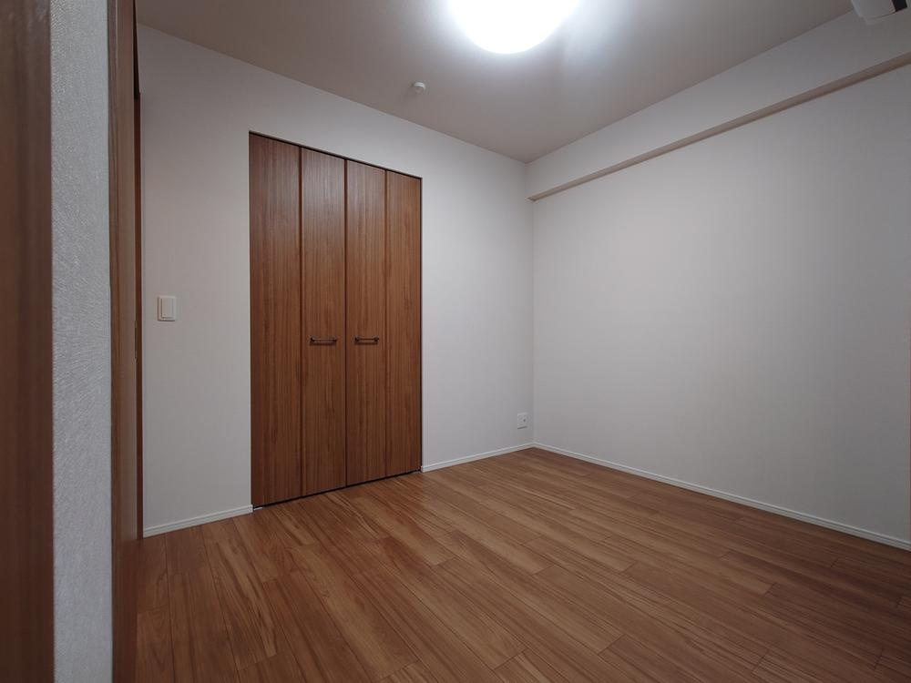 ユニハイム枚方牧野の子供部屋|洋室4.5帖　クローゼット付き
■物件内覧・資金計画相談・住宅ローン相談、リフォーム相談、お問合せ受付中■
※当日・翌日のご内覧、ご相談はお電話でのお問合せがスムーズです！