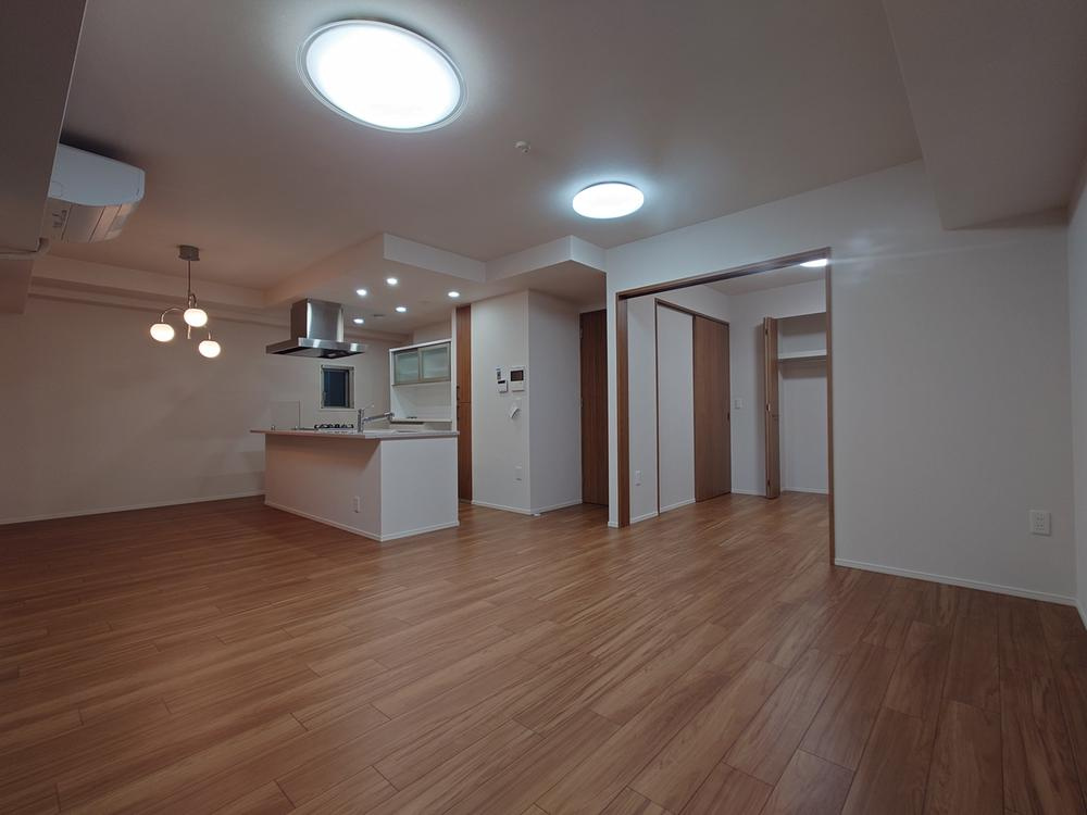 ユニハイム枚方牧野の居間・リビング|LDK19.3帖
■物件内覧・資金計画相談・住宅ローン相談、リフォーム相談、お問合せ受付中■
※当日・翌日のご内覧、ご相談はお電話でのお問合せがスムーズです！