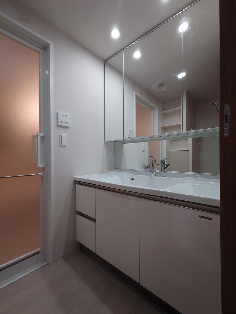 ユニハイム枚方牧野の独立洗面台|シャワー付き洗面化粧台
■物件内覧・資金計画相談・住宅ローン相談、リフォーム相談、お問合せ受付中■
※当日・翌日のご内覧、ご相談はお電話でのお問合せがスムーズです！