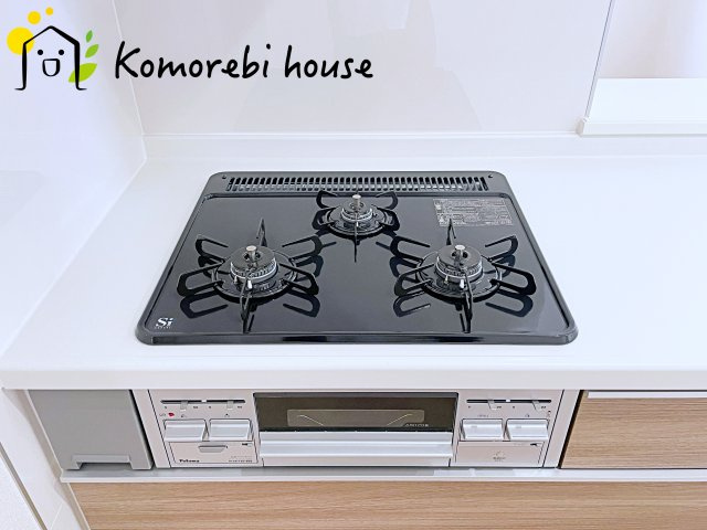 蓮田市根金　新築一戸建て　リーブルガーデン　01のキッチン|コンパクトなキッチンで掃除もラクラク