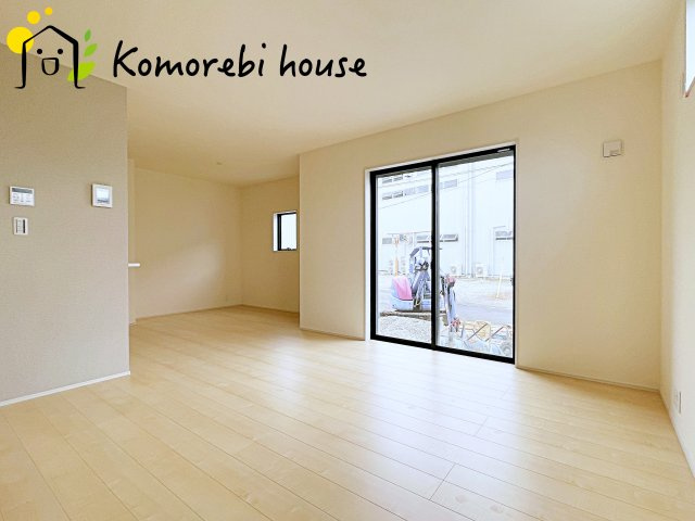 蓮田市根金　新築一戸建て　リーブルガーデン　01の居間・リビング|使いやすい居間です