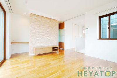【居間・リビング】 | 植田山3丁目戸建貸家 | 洋室１０.５６帖