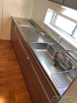 【キッチン】 | 植田山3丁目戸建貸家 | 毎日のお料理が楽しくなるシステムキッチン完備