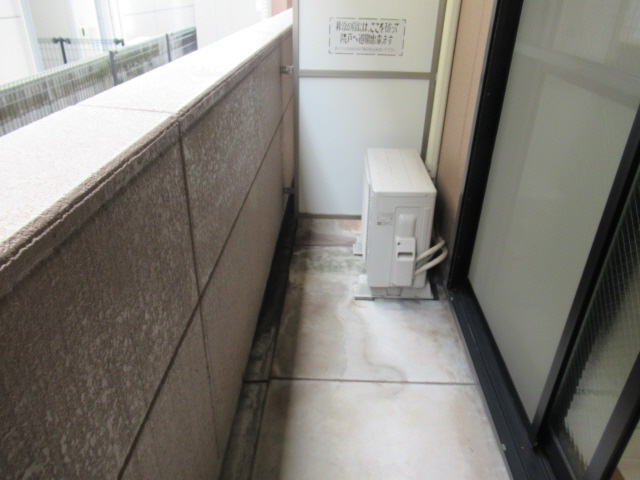 加古川市別府町新野辺のアパートのバルコニー