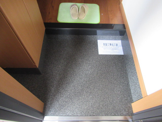 加古川市別府町新野辺のアパートの玄関