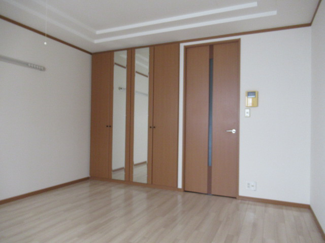 加古川市別府町新野辺のアパートの居間・リビング