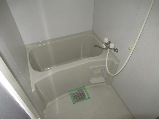 加古川市別府町新野辺のアパートの浴室