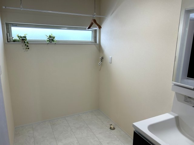 阿賀野市保田≪CUSMO中道≫のランドリースペース