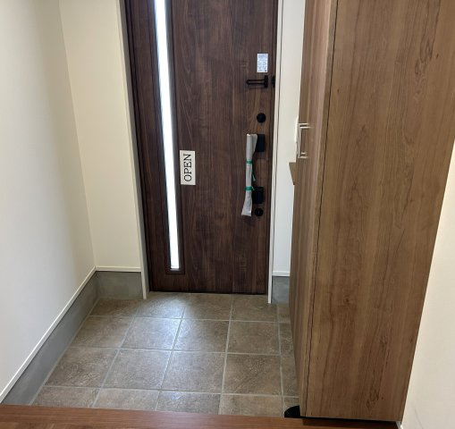 阿賀野市保田≪CUSMO中道≫の玄関