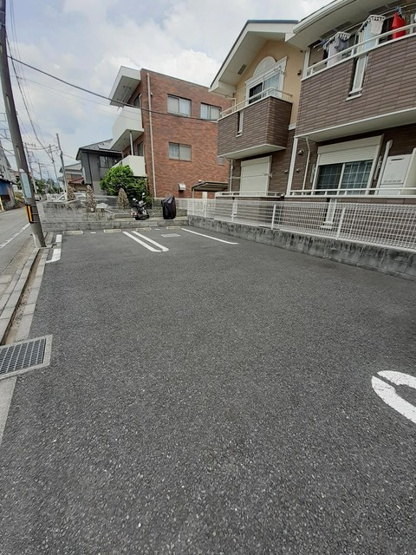 【駐車場】
