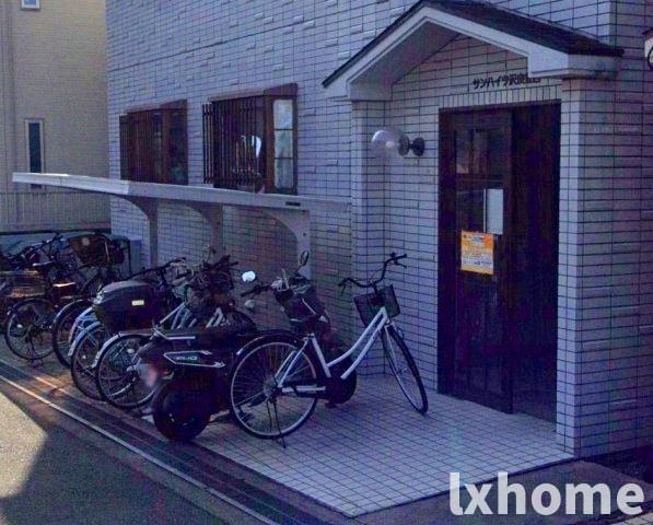 サンハイツ沢良宜西のエントランス|落ち着いたエントランスです