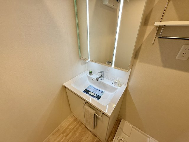 名塚ハウスの独立洗面台