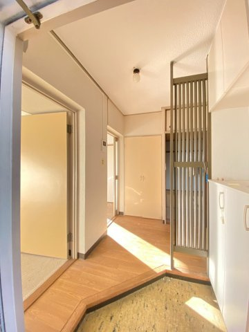 メゾン高槻1号棟の玄関