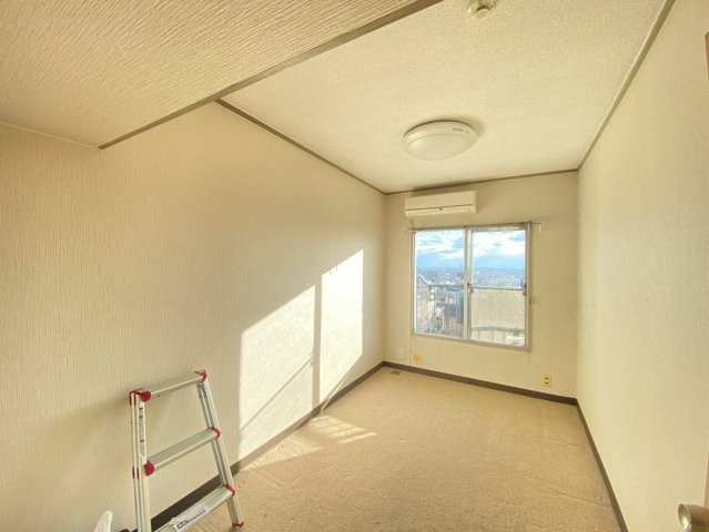 メゾン高槻1号棟の洋室