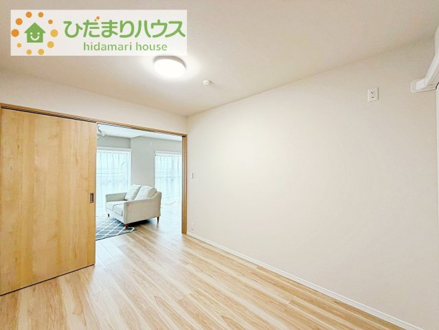 【洋室】 | ハーモニータウン新取手弐番館 | お掃除しやすく、清潔感を保てるのでダニも発生しにくいフローリング♪