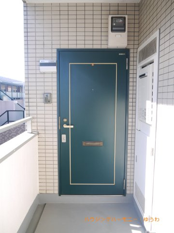 【玄関】 | サンピア浮間舟渡 | 帰り着くたびに洗練されたテイストの空間に迎えられ誇りと喜びを感じる玄関まわりです。
