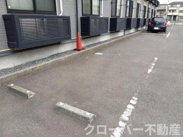 レオパレスオリーブの駐車場