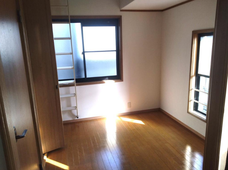 伏見区羽束師菱川町の洋室