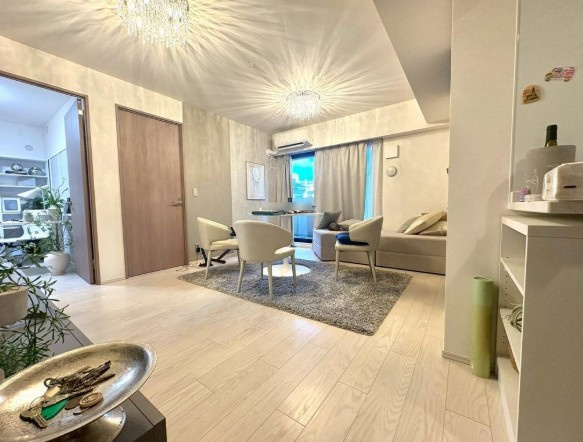 ファインレジデンス枚方香里園町の居間・リビング|LDK15.2帖
■物件内覧・資金計画相談・住宅ローン相談、リフォーム相談、お問合せ受付中■
※当日・翌日のご内覧、ご相談はお電話でのお問合せがスムーズです！