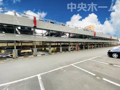 【駐車場】 | リバーサイドタウン木場南スカイハイツ | 【敷地内駐車場】最新の空き状況や費用などの詳細は担当スタッフまでお問い合わせください。