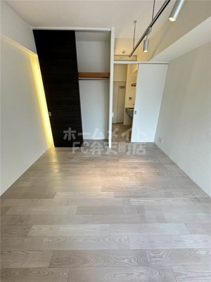 【居間・リビング】 | エグゼ西大阪 | ゆったり過ごせる居間です