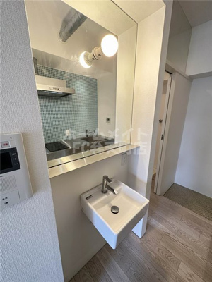 【洗面所】 | エグゼ西大阪 | 忙しい朝には欠かせない洗面所です