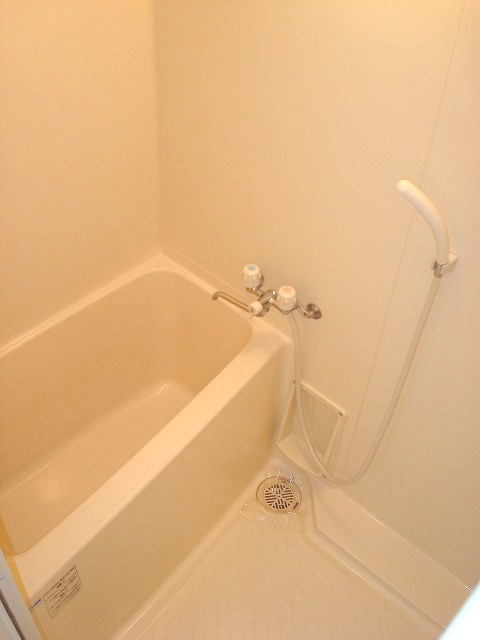 エンクレスト赤坂弐番館の浴室|きれいなお風呂です