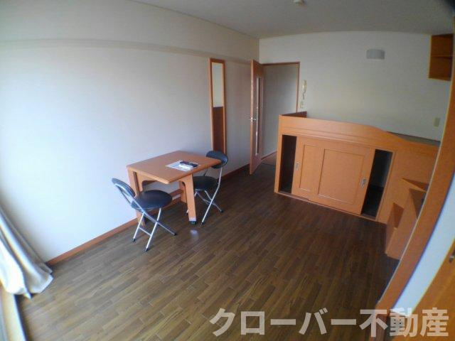 レオパレスブレッツァの居間・リビング