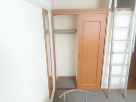 明るい色調の室内です