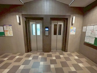 エレベーター２基